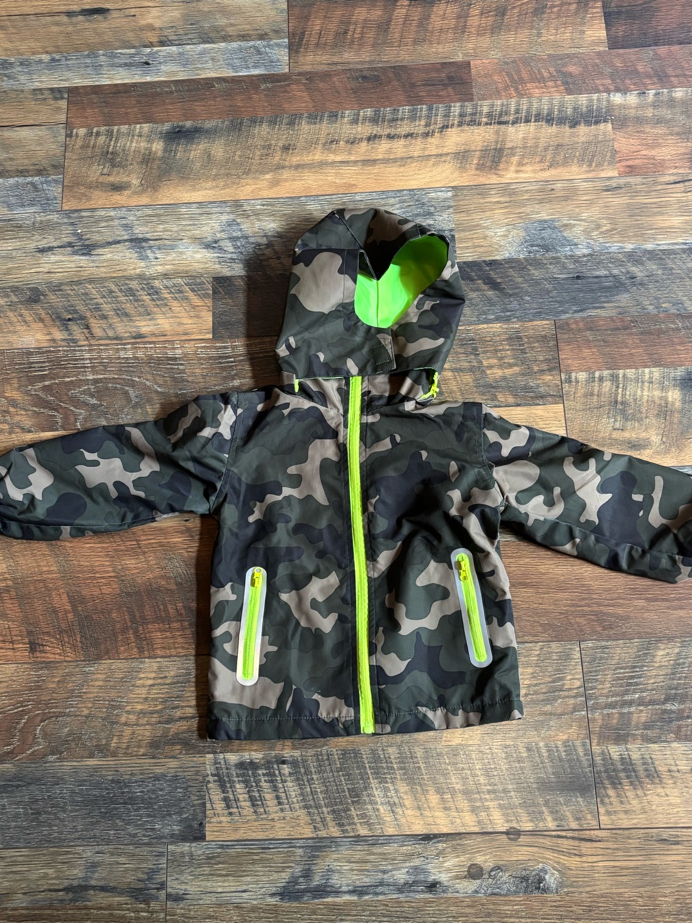 Ljn Uhb camo hooded rain jacket child size 90 (24-36 months)